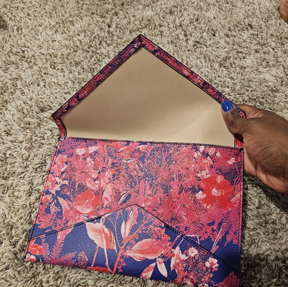 Purses - Picture 3 of 6